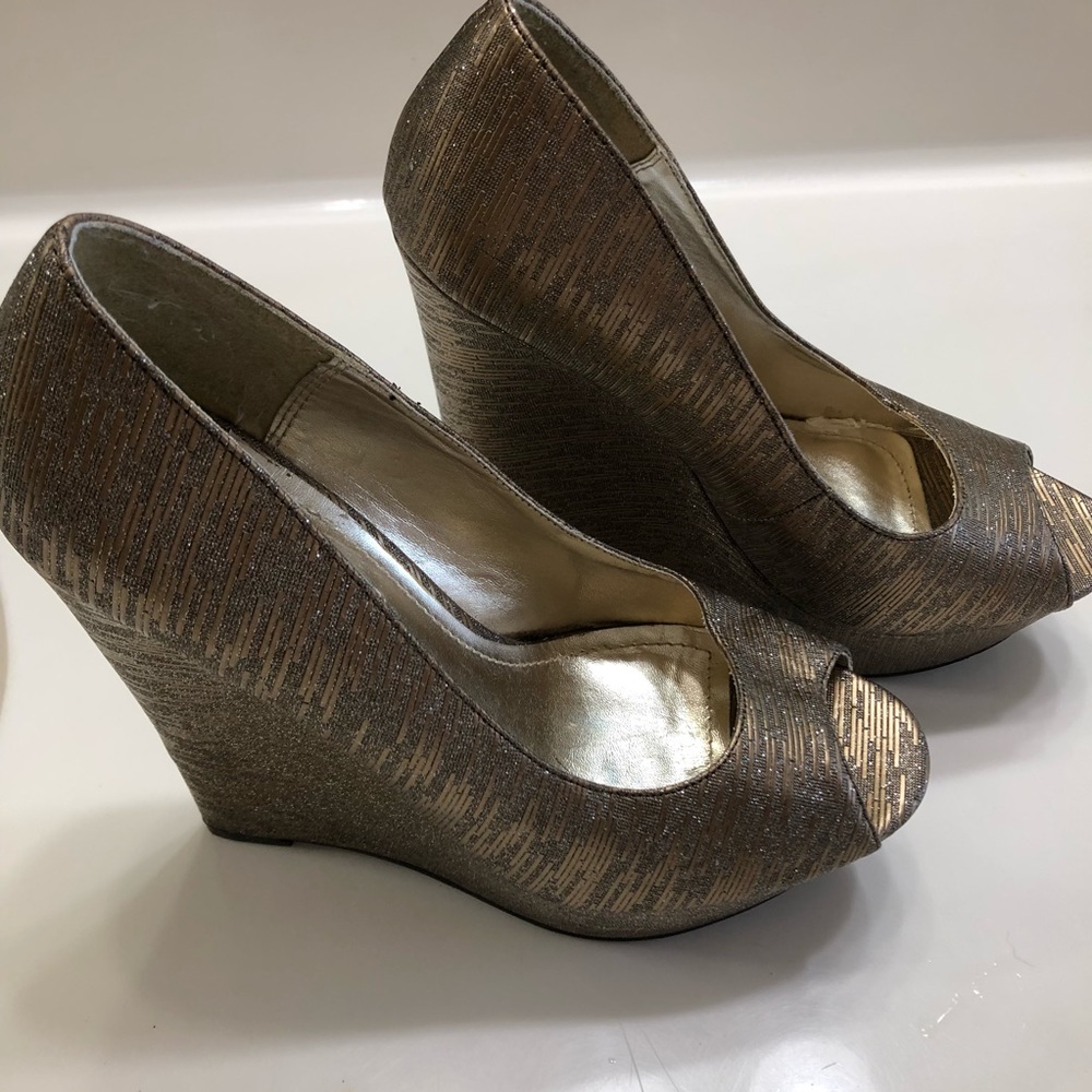 Steve Madden peep toe wedges